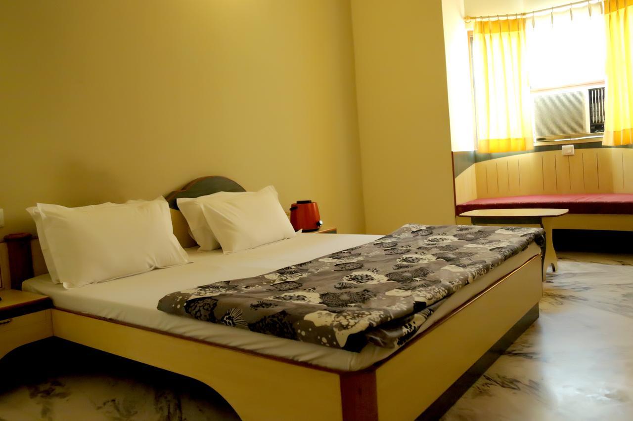 Hotel Vrinda Натгдвара Екстер'єр фото